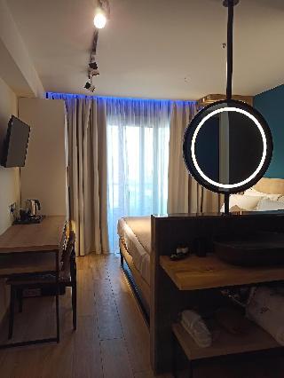 SKS Luxury Suites & Rooms