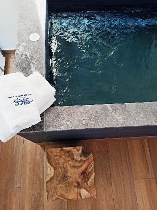 SKS Luxury Suites & Rooms