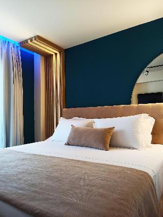 SKS Luxury Suites & Rooms