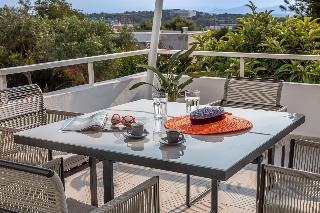 Vouliagmeni Stylish Homes By Blupine