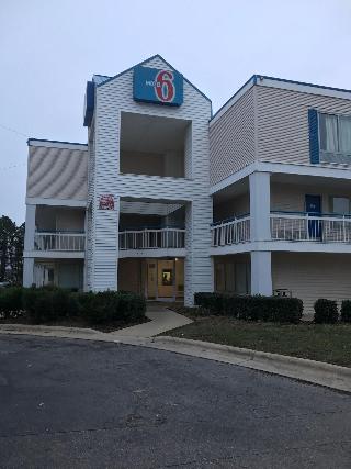 Motel 6 Raleigh, NC - North