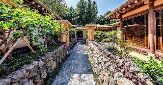Jeju Hanok Hotel Hallagung