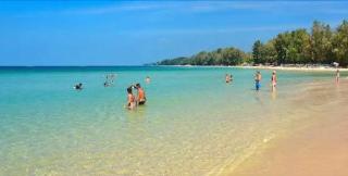 La Marina Khlong Nin Beach