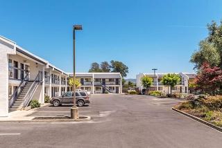 Chablis Inn