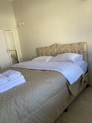 Family Cave Suites Hotel
