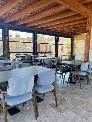 Canyon Cave Hotel