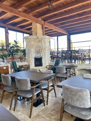 Canyon Cave Hotel