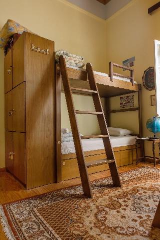 Athens Quinta