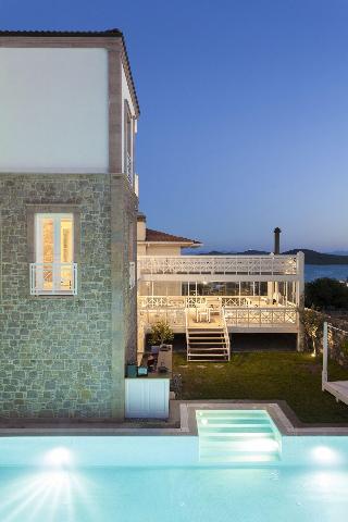 Cunda Pur Beyaz Otel