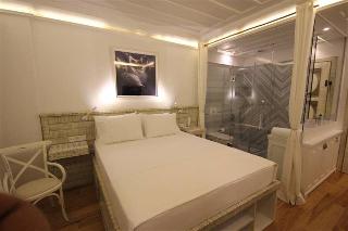 Cunda Pur Beyaz Otel