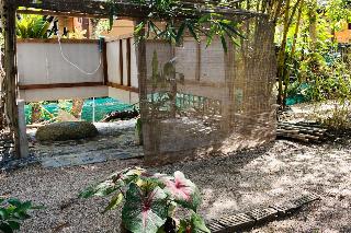 Leaf House Bungalow Hostel