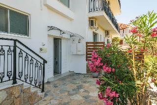 Denise Studios & Apartments