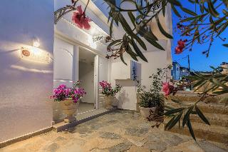 Denise Studios & Apartments