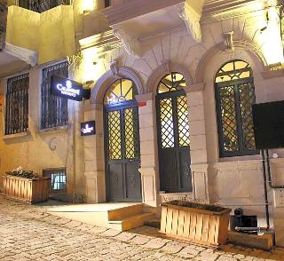 Calanthe Residence