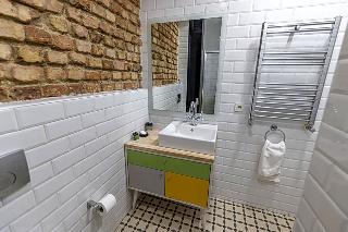 Calanthe Residence