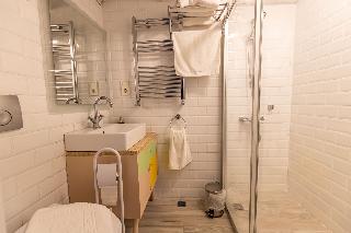 Calanthe Residence