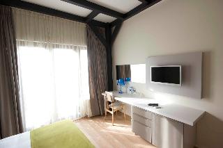 Calanthe Residence