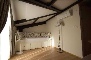 Calanthe Residence