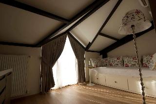 Calanthe Residence