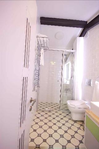 Calanthe Residence