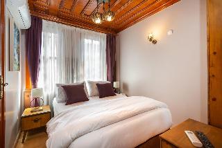 Wonder Wood Hotel