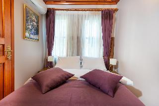 Wonder Wood Hotel
