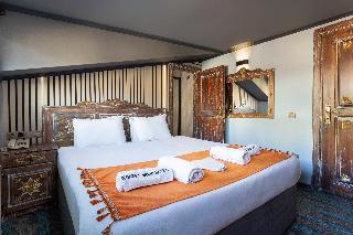 Wonder Wood Hotel