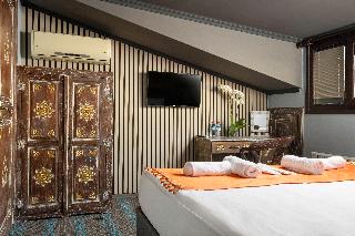 Wonder Wood Hotel
