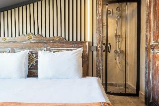 Wonder Wood Hotel