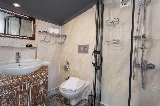 Wonder Wood Hotel