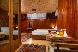 Wonder Wood Hotel