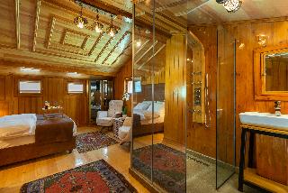Wonder Wood Hotel