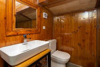 Wonder Wood Hotel