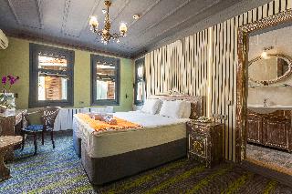 Wonder Wood Hotel