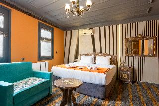 Wonder Wood Hotel