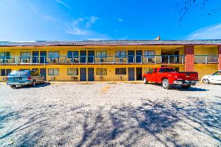Castle Inn & Suites By OYO Chickasha