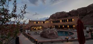 Bluff Dwellings Resort