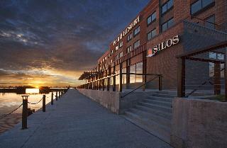 Pier B Resort
