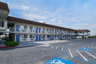 Motel 6 Lost Hills, CA