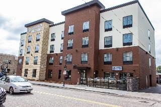 Cobblestone Hotel & Suites – Chippewa Falls
