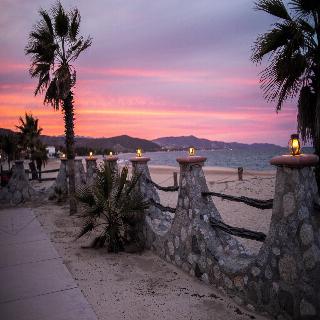Buena vista Oceanfront & Hot Springs Resort