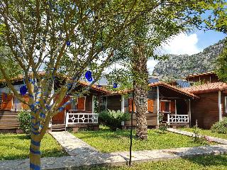 Canada Hotel & Bungalows