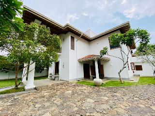 Villa White Queen