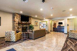 Cobblestone Hotel & Suites - Hutchinson