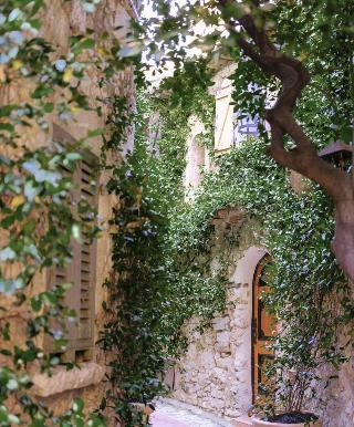 Chateau De La Chevre D Or