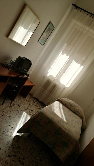 Room:SGL.ST
