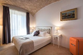 Room Room