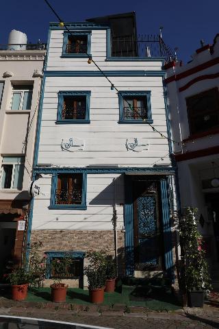 Sea House Suites