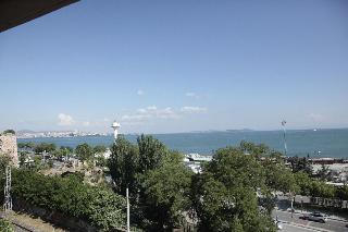 Sea House Suites