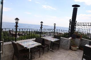 Sea House Suites